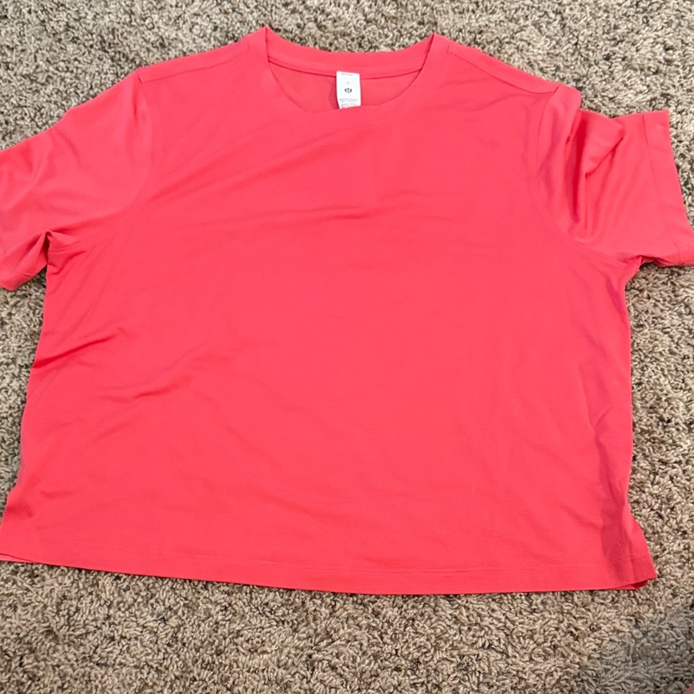 Lululemon- Ultralight waist-length t shirt